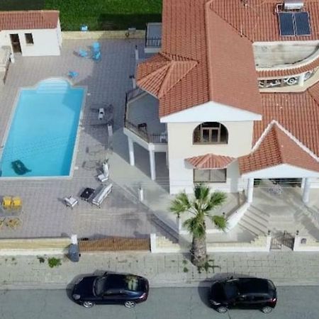 Larnaca Mansion Ideal For 3 Families Or More Lárnaca Exterior foto