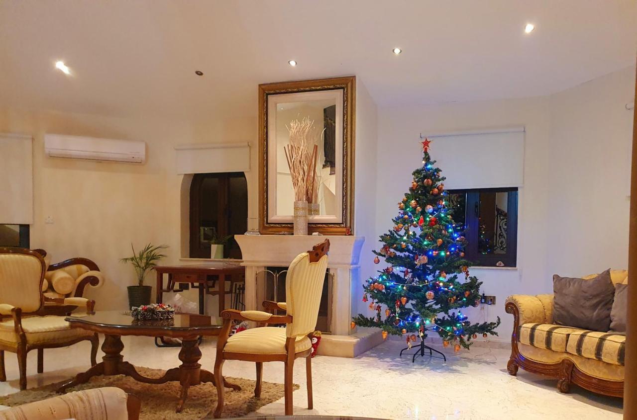 Larnaca Mansion Ideal For 3 Families Or More Lárnaca Exterior foto