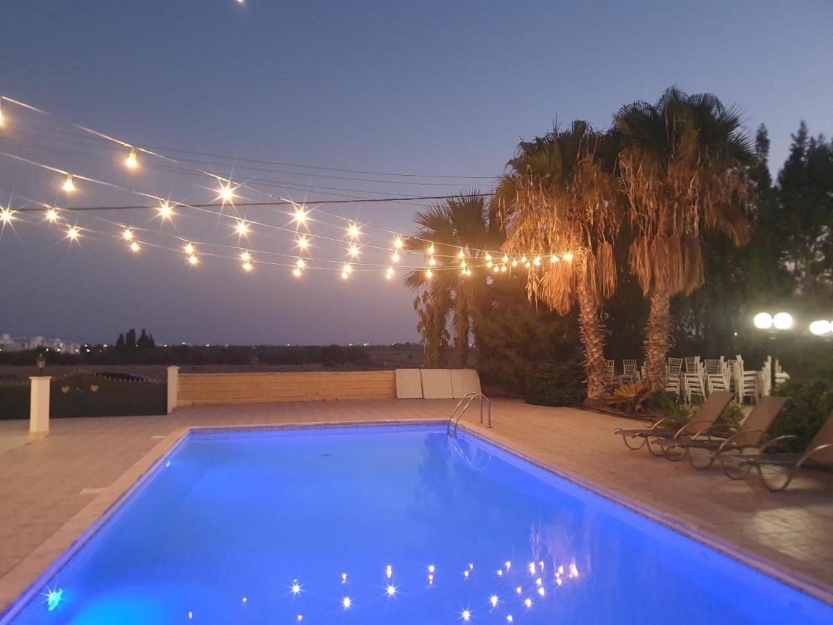 Larnaca Mansion Ideal For 3 Families Or More Lárnaca Exterior foto