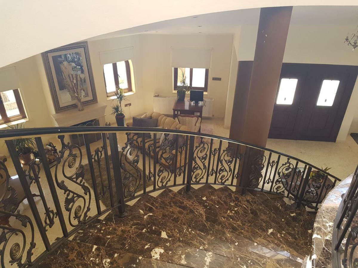 Larnaca Mansion Ideal For 3 Families Or More Lárnaca Exterior foto