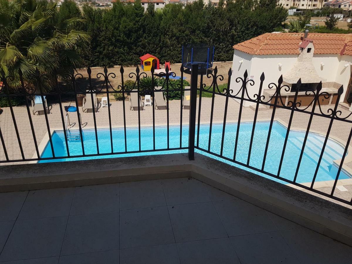 Larnaca Mansion Ideal For 3 Families Or More Lárnaca Exterior foto