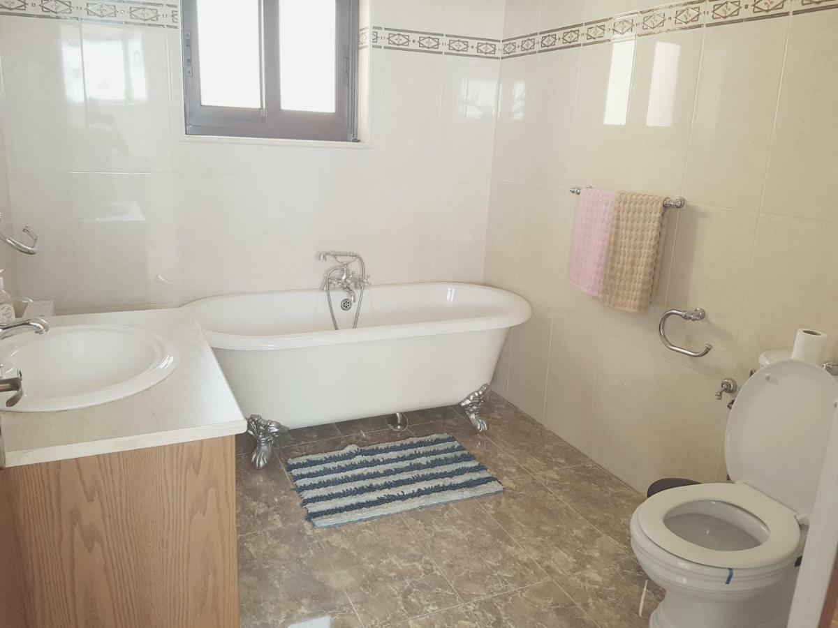 Larnaca Mansion Ideal For 3 Families Or More Lárnaca Exterior foto