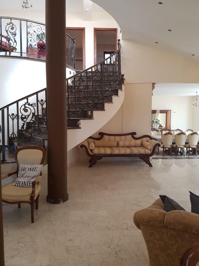 Larnaca Mansion Ideal For 3 Families Or More Lárnaca Exterior foto