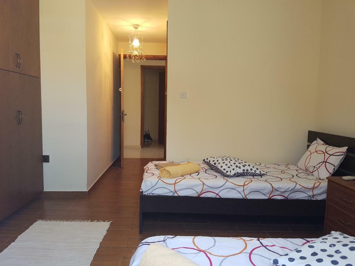 Larnaca Mansion Ideal For 3 Families Or More Lárnaca Exterior foto