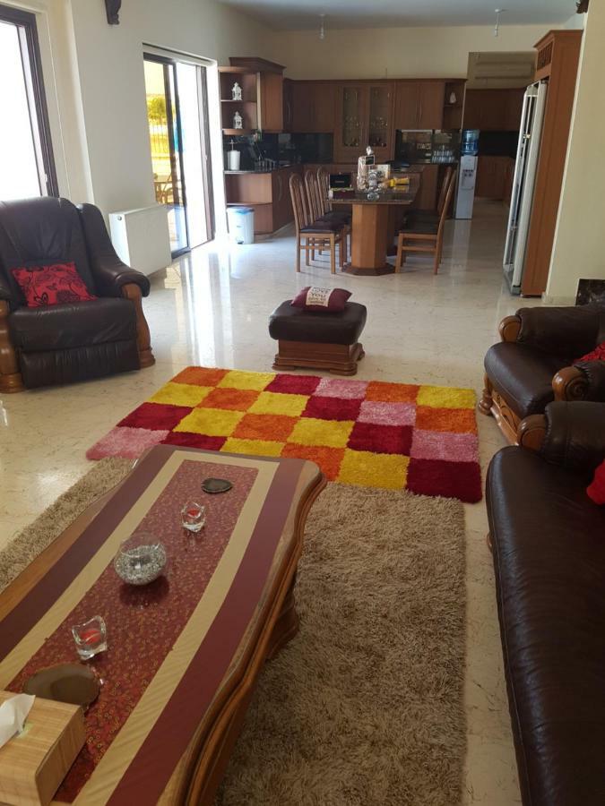 Larnaca Mansion Ideal For 3 Families Or More Lárnaca Exterior foto