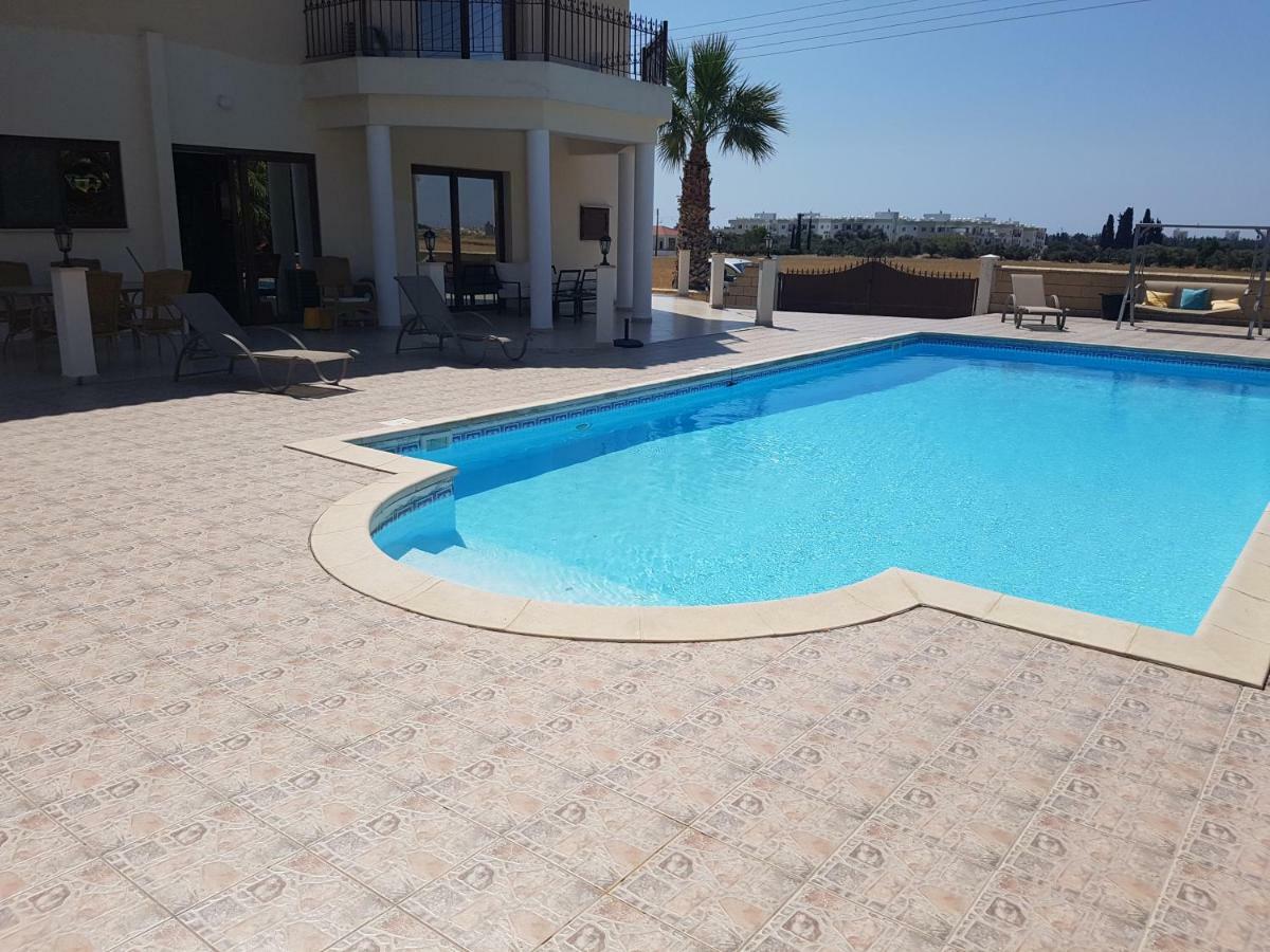 Larnaca Mansion Ideal For 3 Families Or More Lárnaca Exterior foto