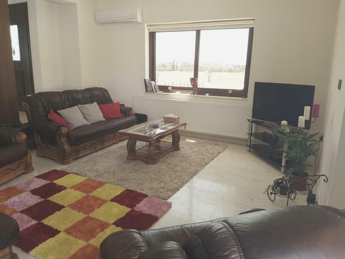 Larnaca Mansion Ideal For 3 Families Or More Lárnaca Exterior foto