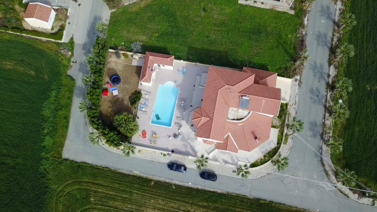 Larnaca Mansion Ideal For 3 Families Or More Lárnaca Exterior foto