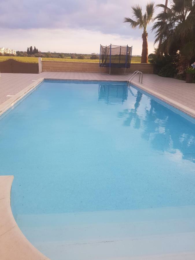 Larnaca Mansion Ideal For 3 Families Or More Lárnaca Exterior foto